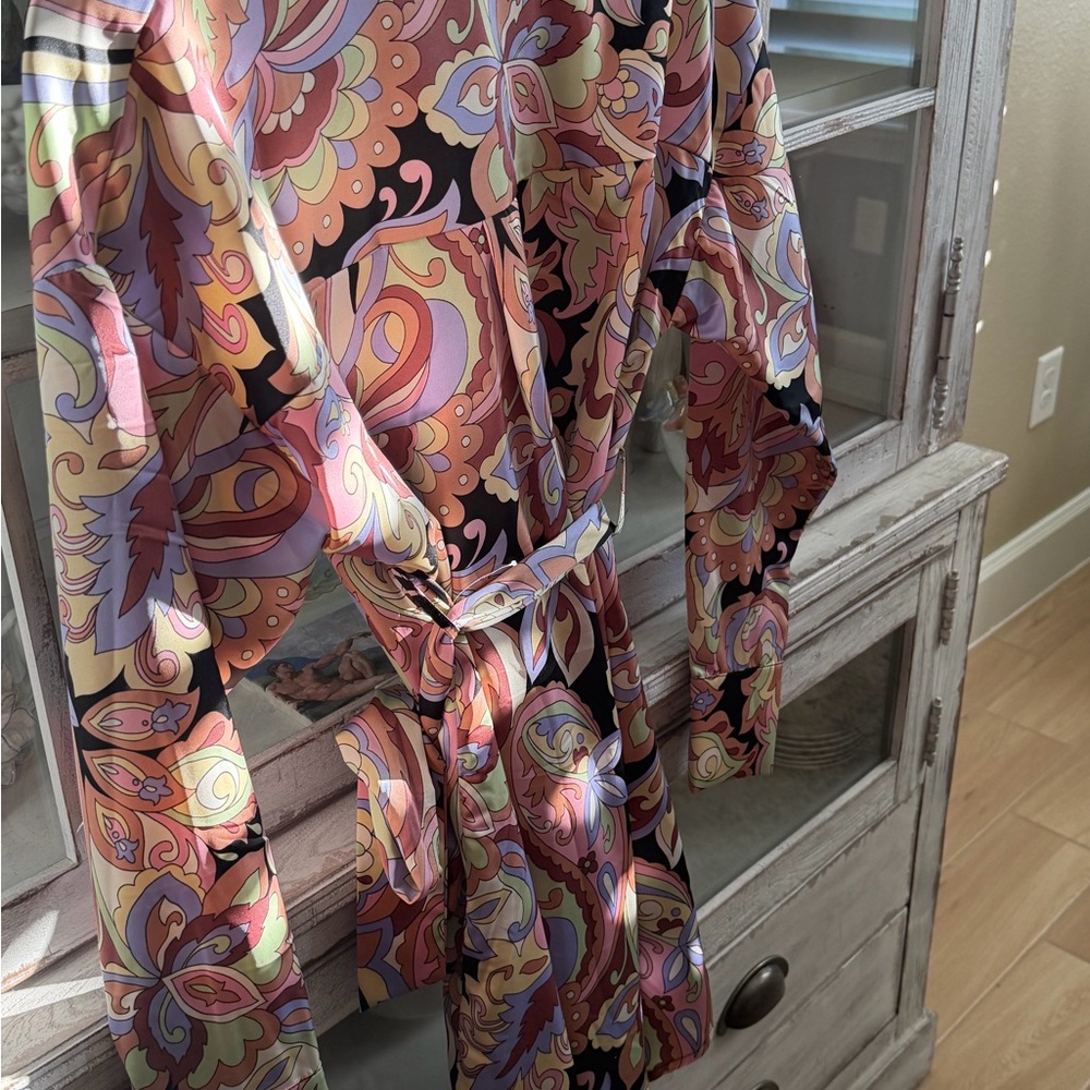 Evolutionary Multicolor Patterned Top - Picture 4 of 4